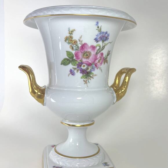 AK Kaiser German Porcelain Swan Handled Gilded Urn Vase 1440 - Picture 10 of 10